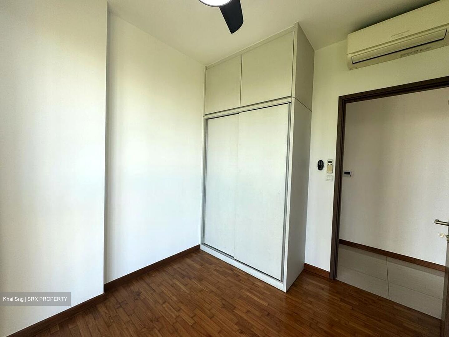 1 Canberra (D27), Condominium #496282011